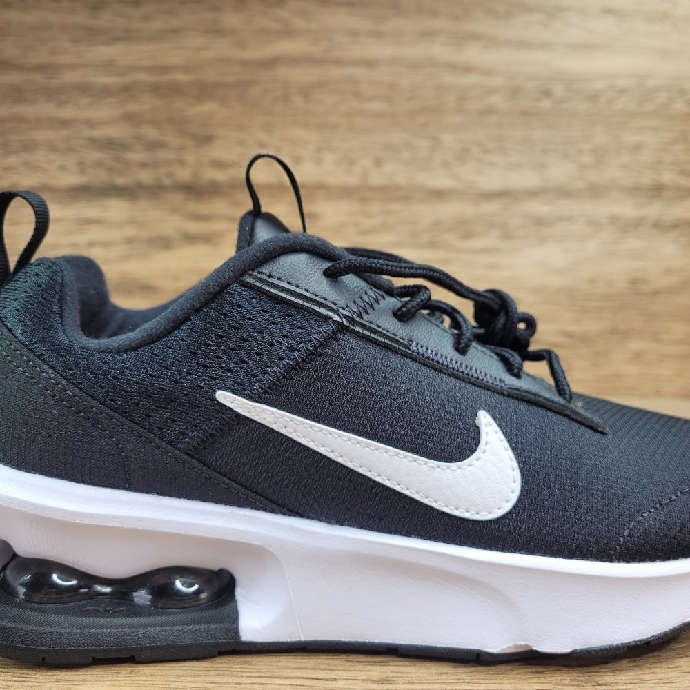 Nike Air Max INTRLK Sneakers Black White DH0874-003 Women's Size 6.5